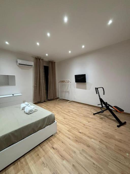 Le Rose Di Lu' Apartment คาตาเนีย ภายนอก รูปภาพ