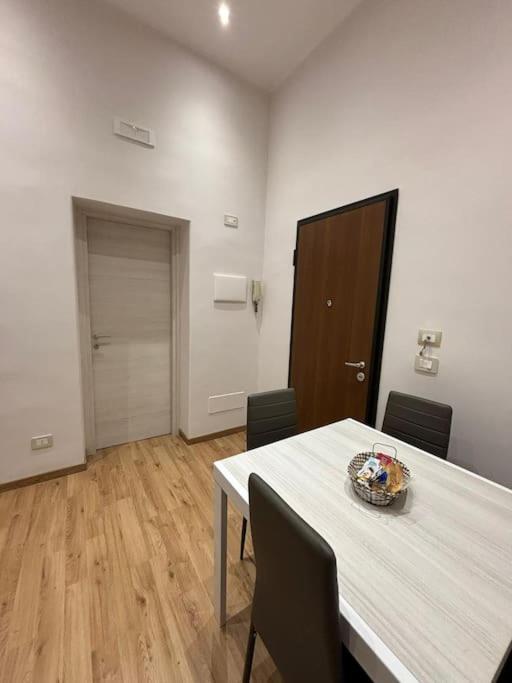 Le Rose Di Lu' Apartment คาตาเนีย ภายนอก รูปภาพ