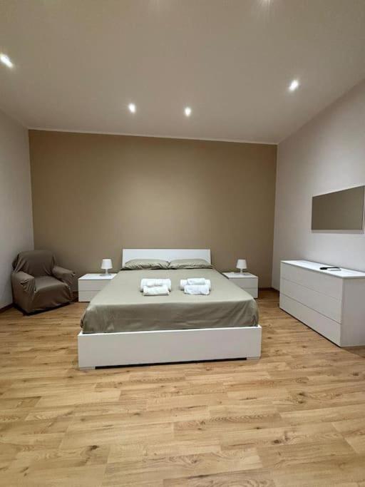 Le Rose Di Lu' Apartment คาตาเนีย ภายนอก รูปภาพ